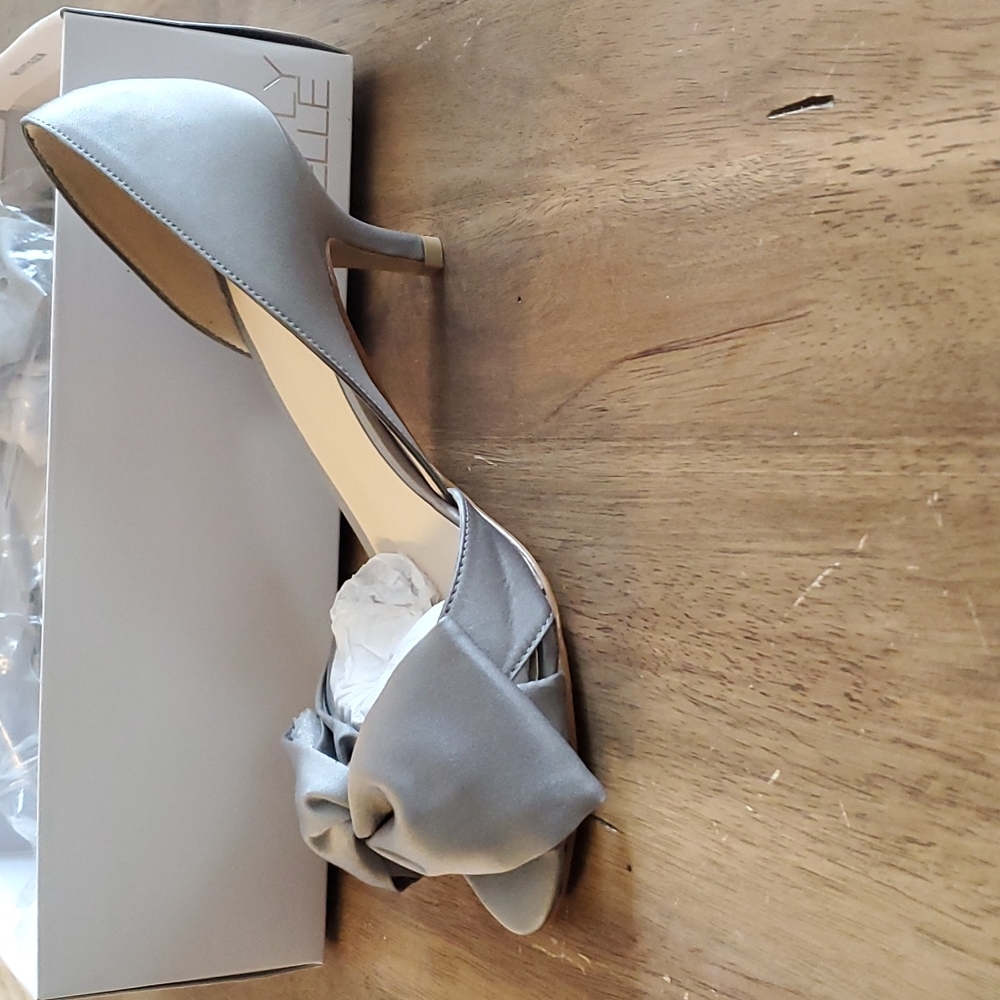 Satin bow front heel